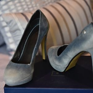 Blue sueded dress heels